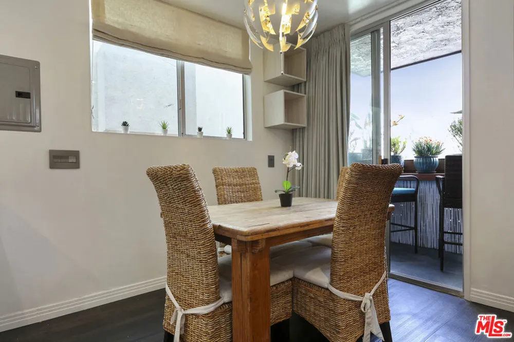 472 Rosecrans Avenue Manhattan Beach, CA 90266