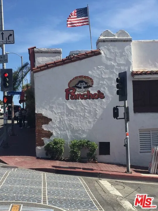 472 Rosecrans Avenue Manhattan Beach, CA 90266
