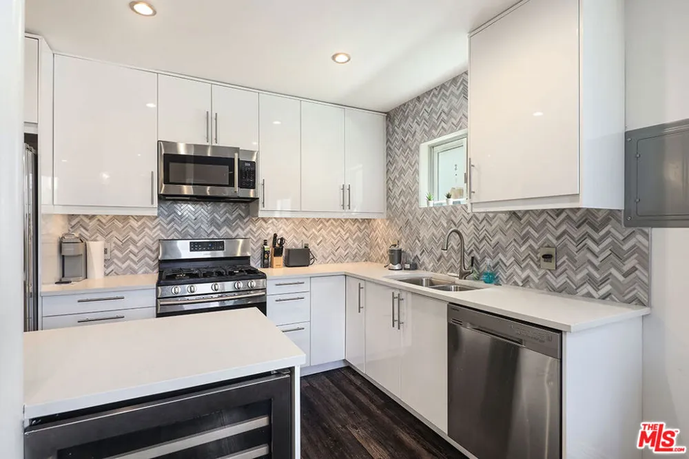 472 Rosecrans Avenue Manhattan Beach, CA 90266