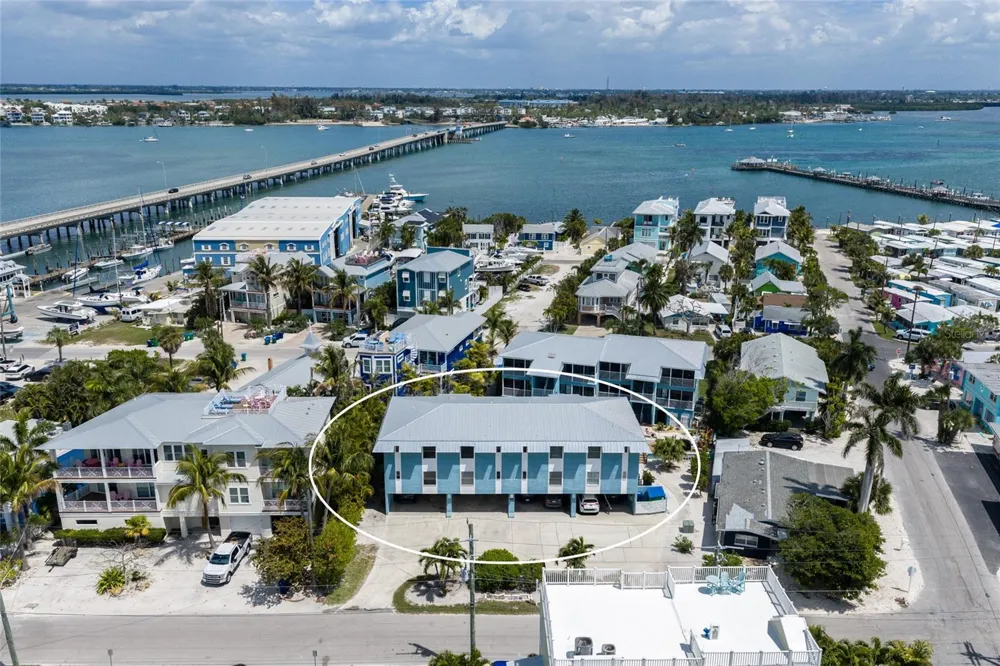 205 HIGHLAND AVENUE #2 Bradenton Beach, FL 34217