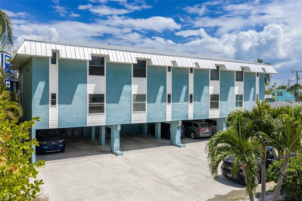 205 HIGHLAND AVENUE #2 Bradenton Beach, FL 34217