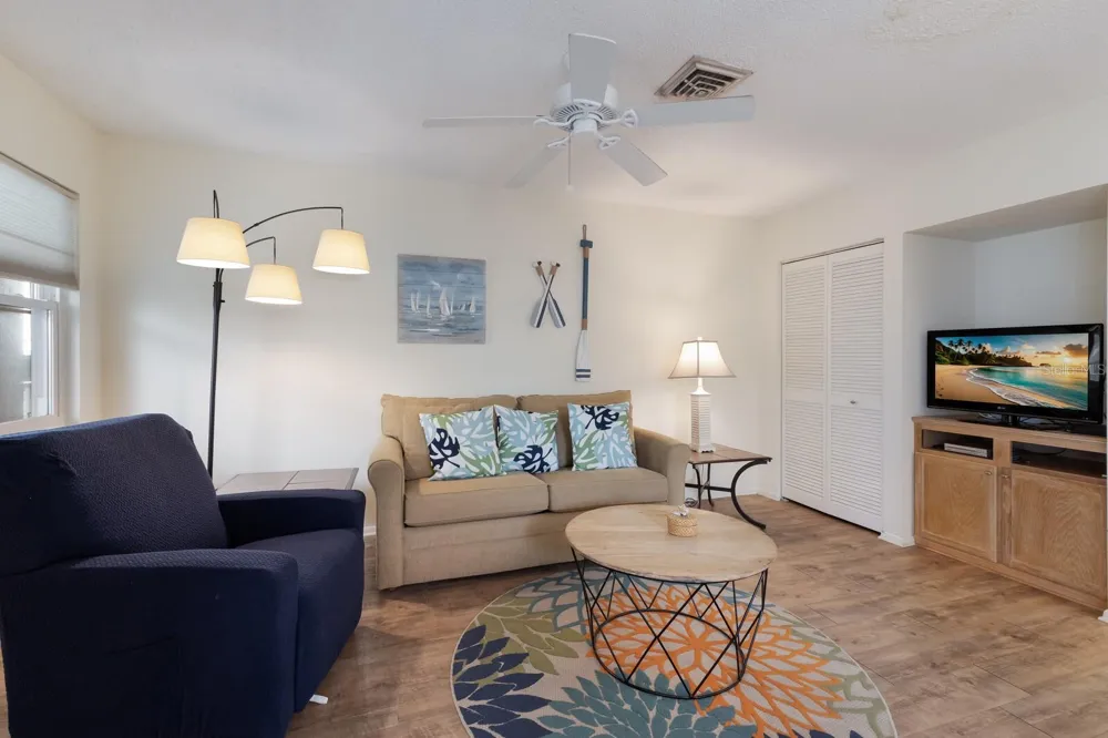205 HIGHLAND AVENUE #2 Bradenton Beach, FL 34217