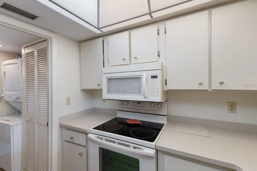 205 HIGHLAND AVENUE #2 Bradenton Beach, FL 34217