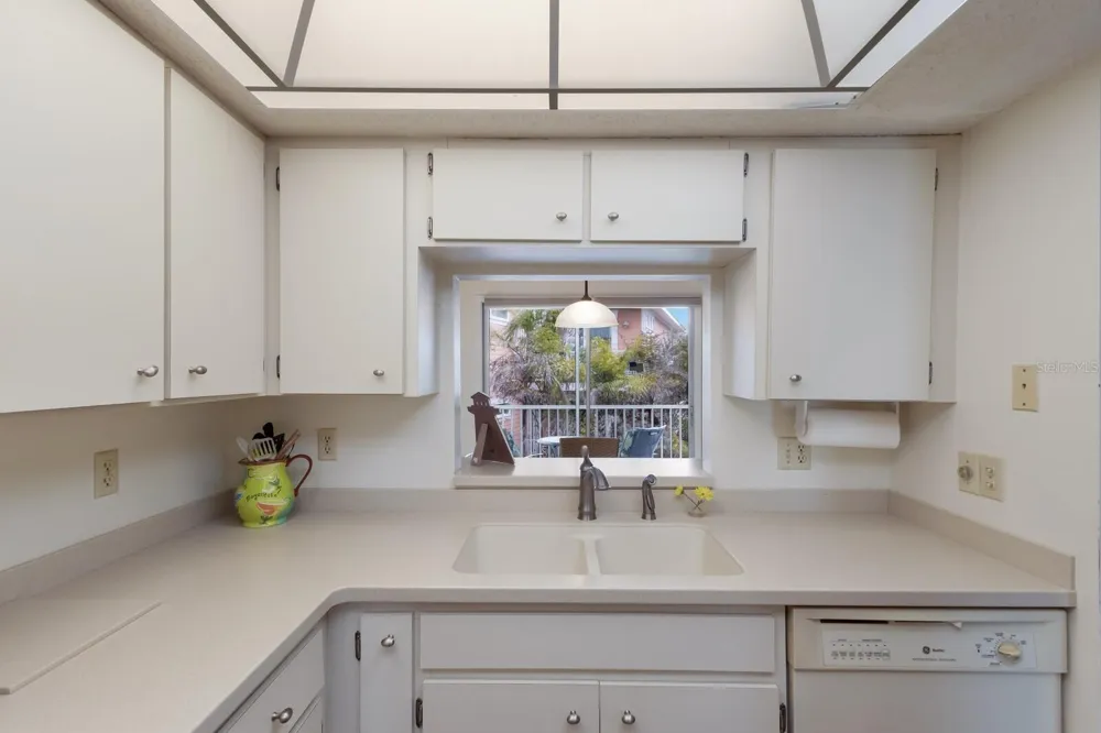205 HIGHLAND AVENUE #2 Bradenton Beach, FL 34217