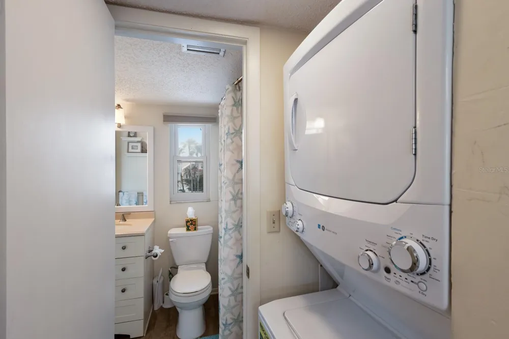 205 HIGHLAND AVENUE #2 Bradenton Beach, FL 34217