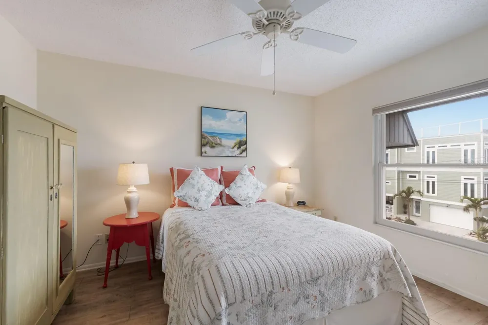 205 HIGHLAND AVENUE #2 Bradenton Beach, FL 34217