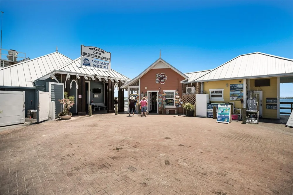 205 HIGHLAND AVENUE #2 Bradenton Beach, FL 34217