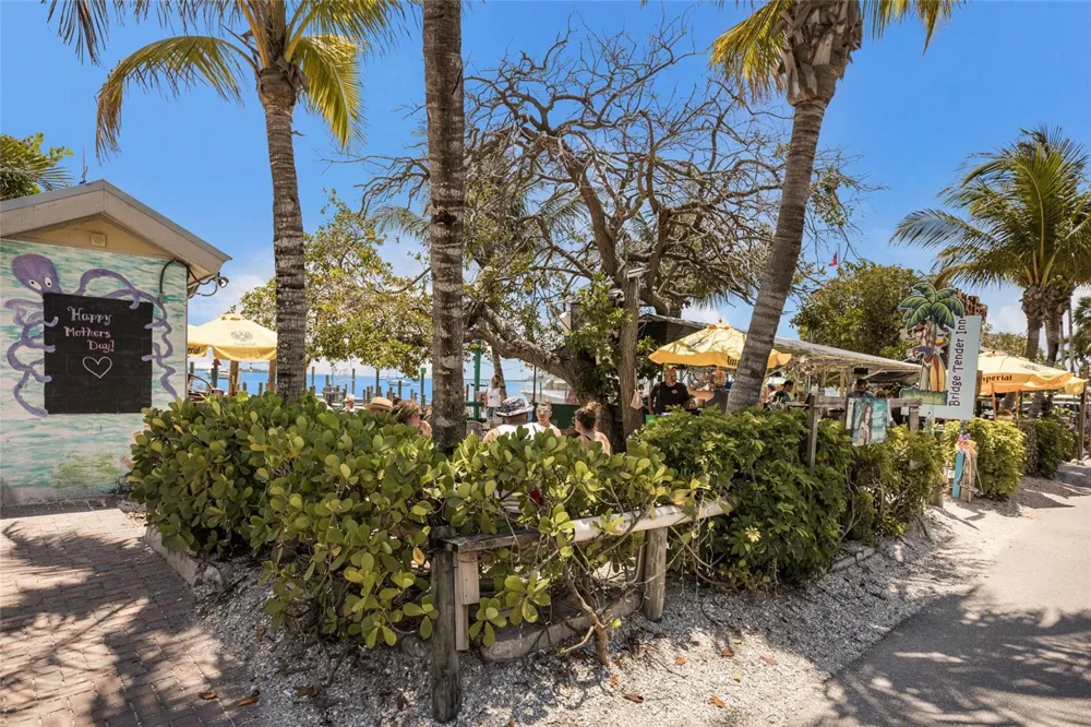 205 HIGHLAND AVENUE #2 Bradenton Beach, FL 34217