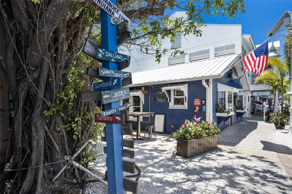 205 HIGHLAND AVENUE #2 Bradenton Beach, FL 34217