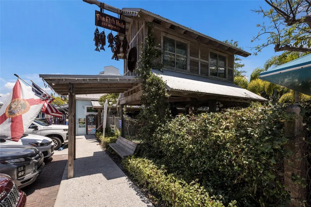205 HIGHLAND AVENUE #2 Bradenton Beach, FL 34217