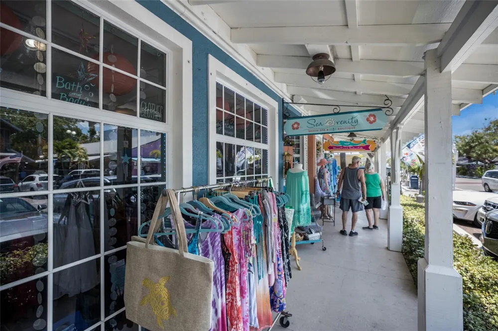 205 HIGHLAND AVENUE #2 Bradenton Beach, FL 34217