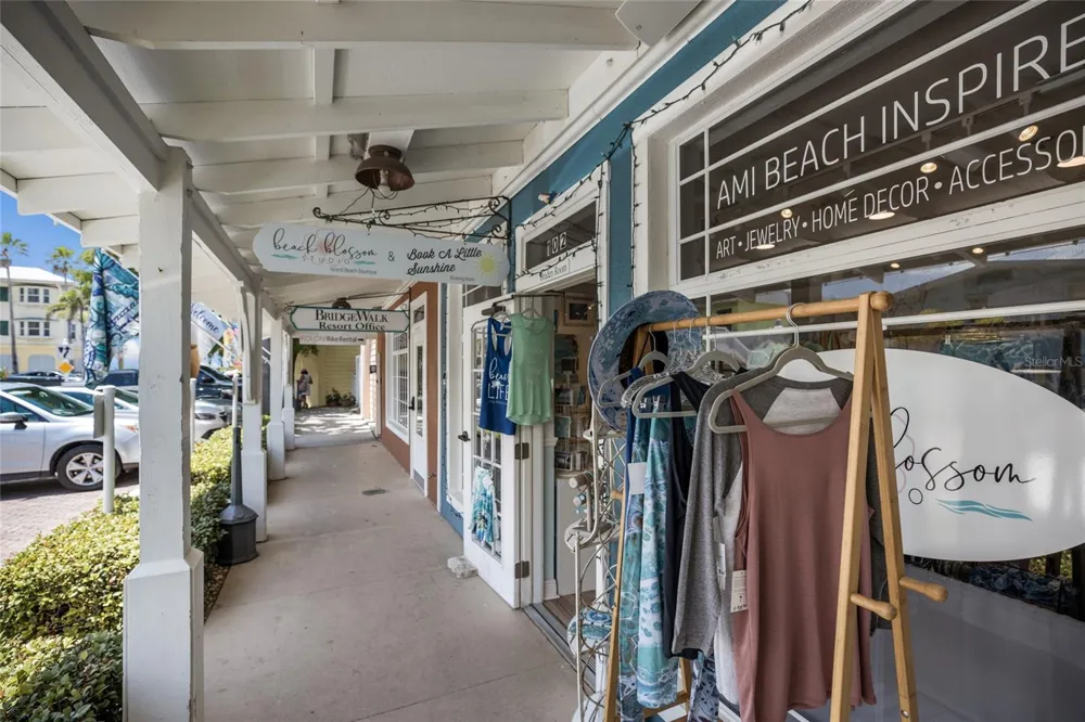 205 HIGHLAND AVENUE #2 Bradenton Beach, FL 34217