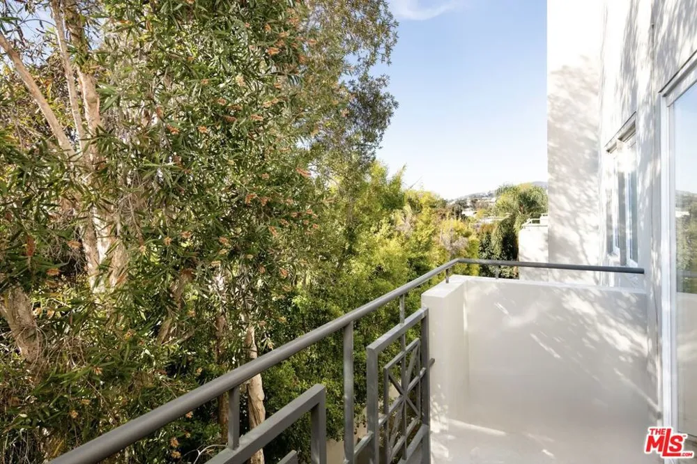 16040 W Sunset Boulevard #308 Pacific Palisades, CA 90272