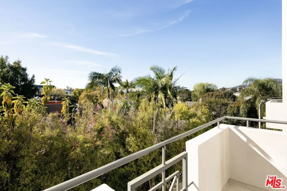 16040 W Sunset Boulevard #308 Pacific Palisades, CA 90272