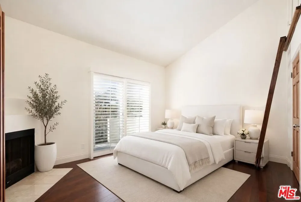 16040 W Sunset Boulevard #308 Pacific Palisades, CA 90272