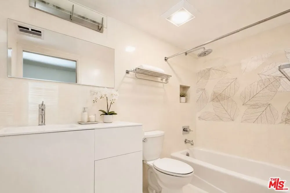 16040 W Sunset Boulevard #308 Pacific Palisades, CA 90272