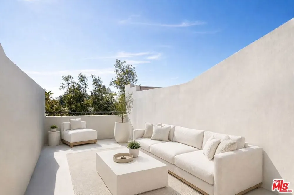 16040 W Sunset Boulevard #308 Pacific Palisades, CA 90272