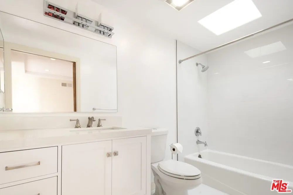 16040 W Sunset Boulevard #308 Pacific Palisades, CA 90272