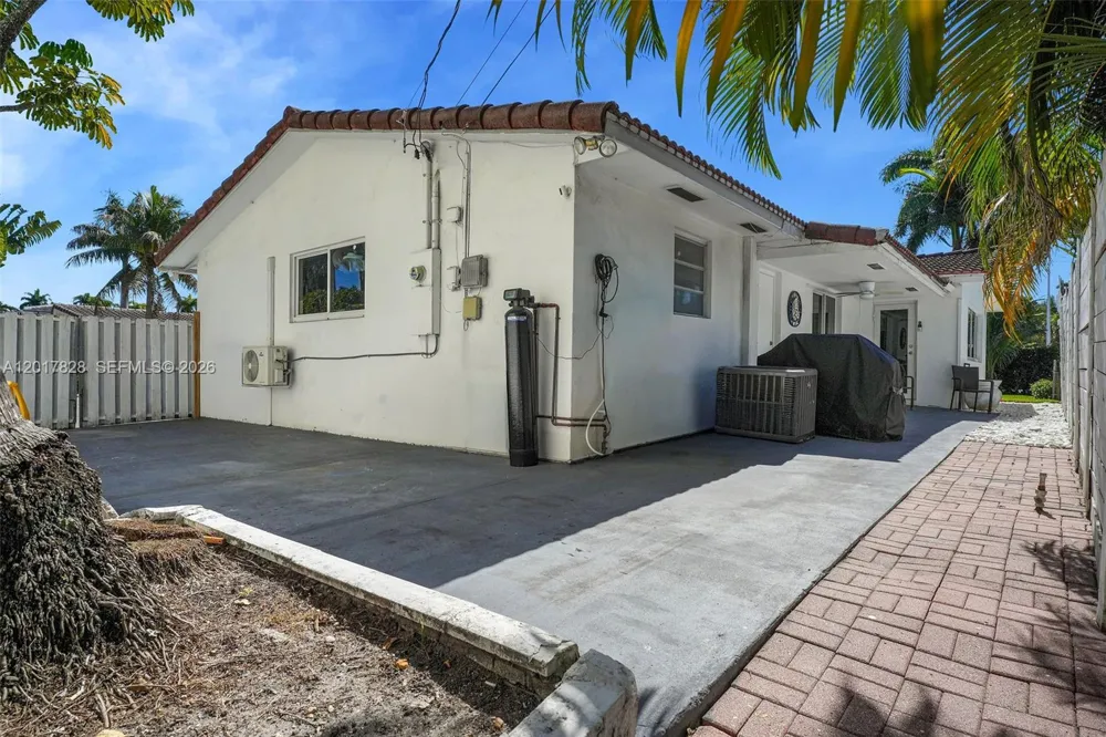 1301 Hollywood Blvd Hollywood, FL 33019