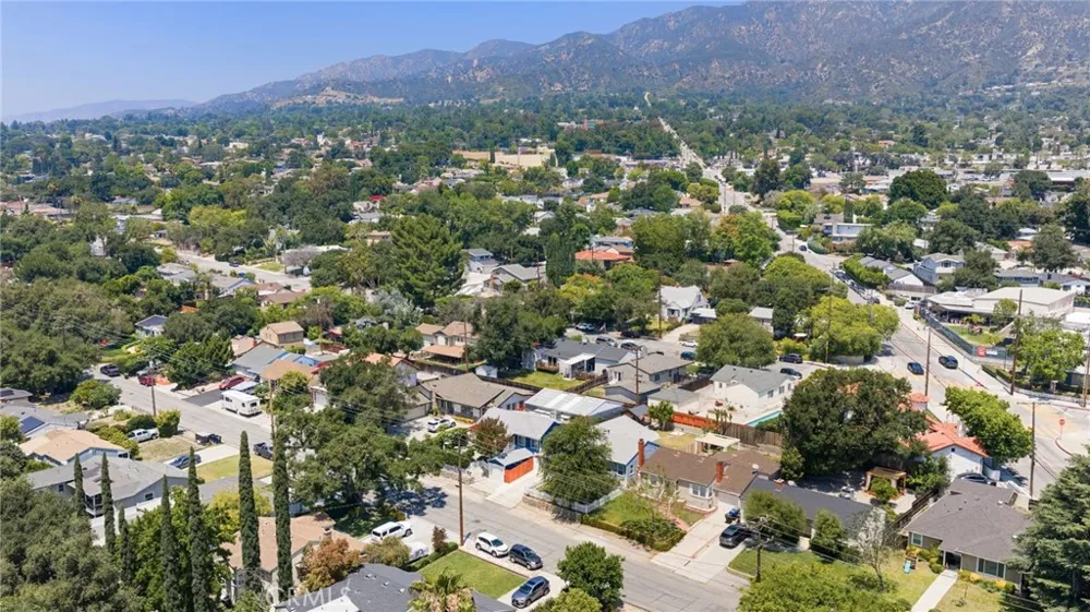 3427 encinal Street La Crescenta, CA 91214