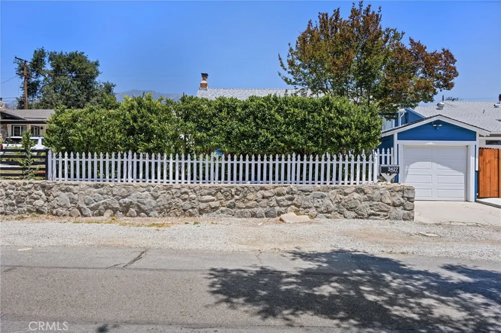 3427 encinal Street La Crescenta, CA 91214