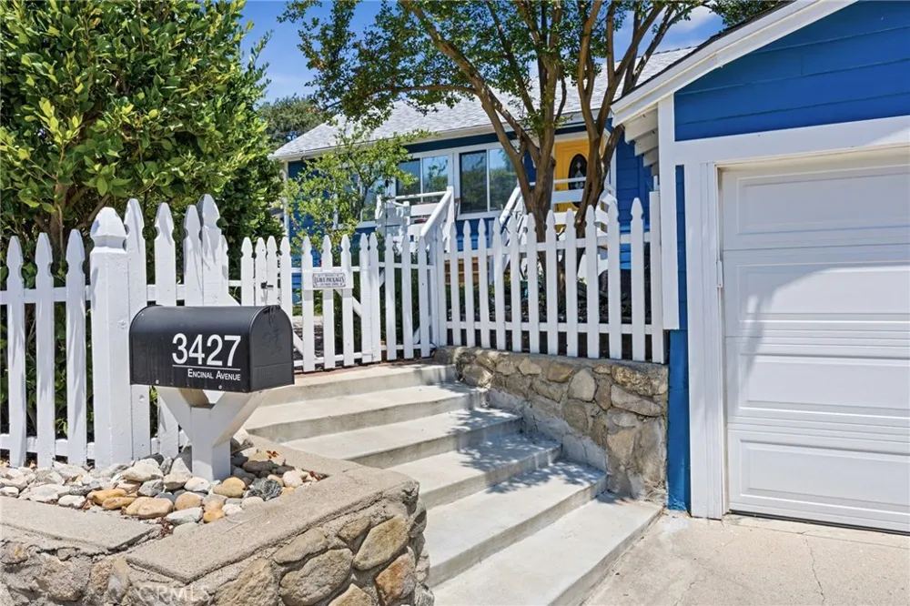 3427 encinal Street La Crescenta, CA 91214