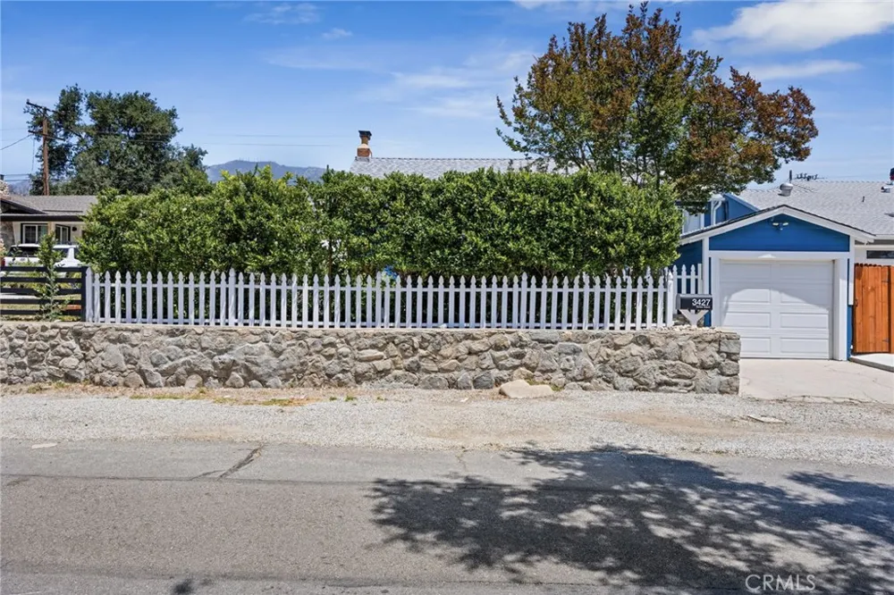 3427 encinal Street La Crescenta, CA 91214