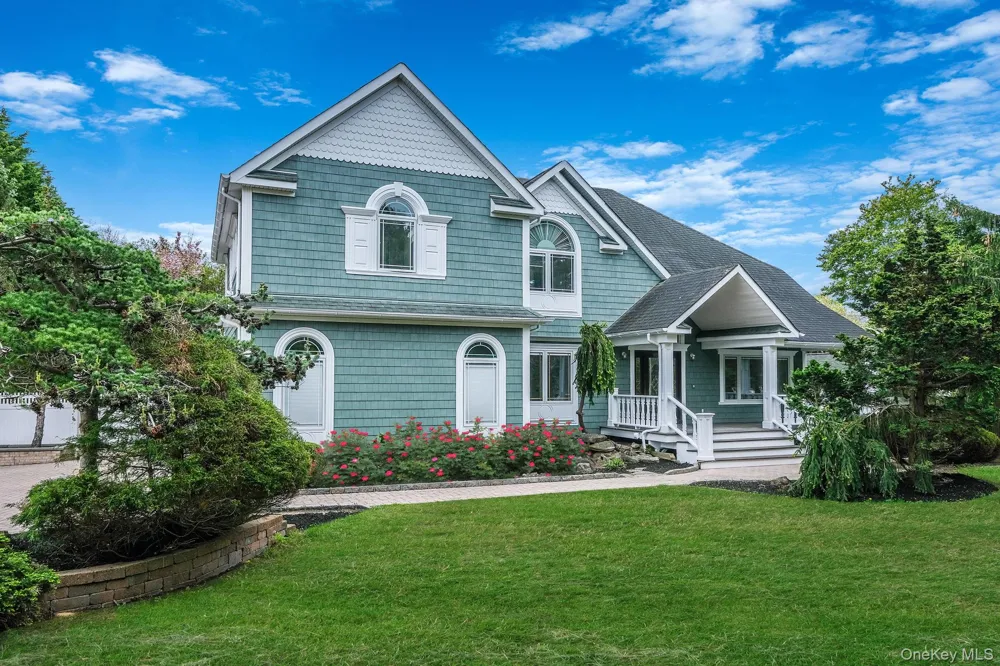 6 Robert Court Center Moriches, NY 11934