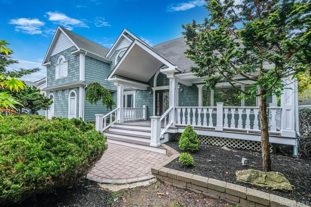 6 Robert Court Center Moriches, NY 11934