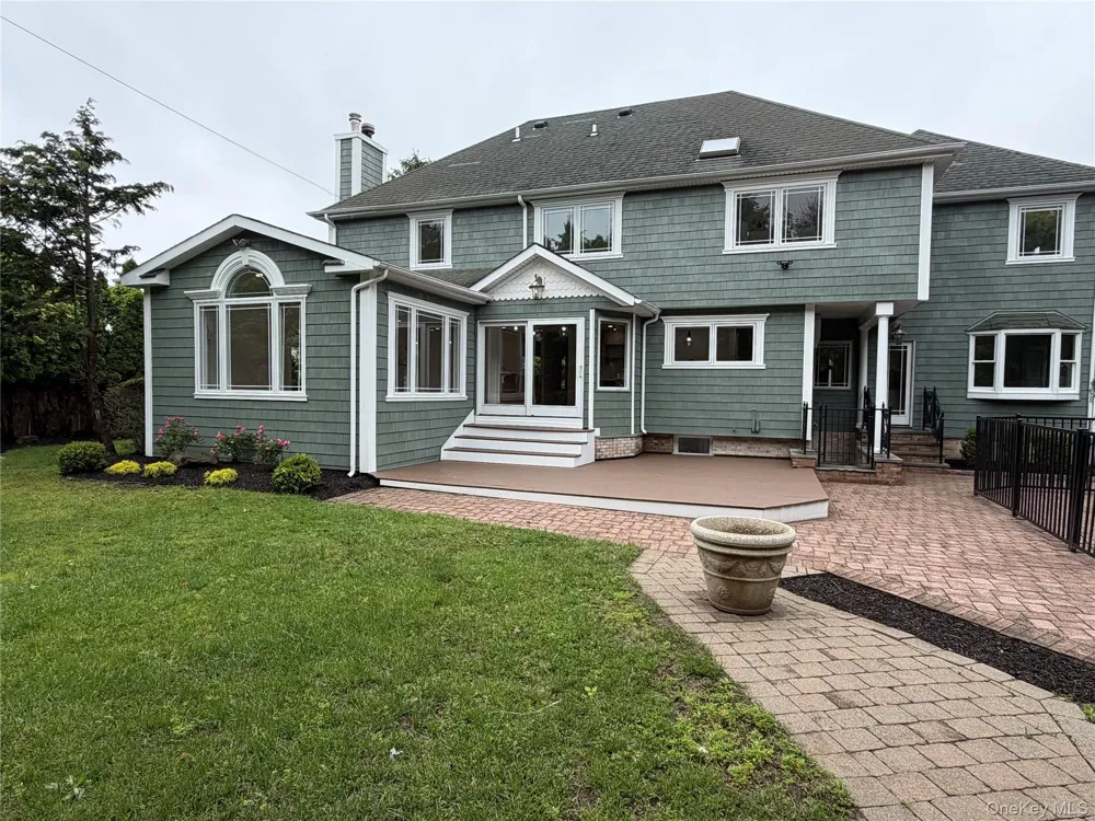 6 Robert Court Center Moriches, NY 11934