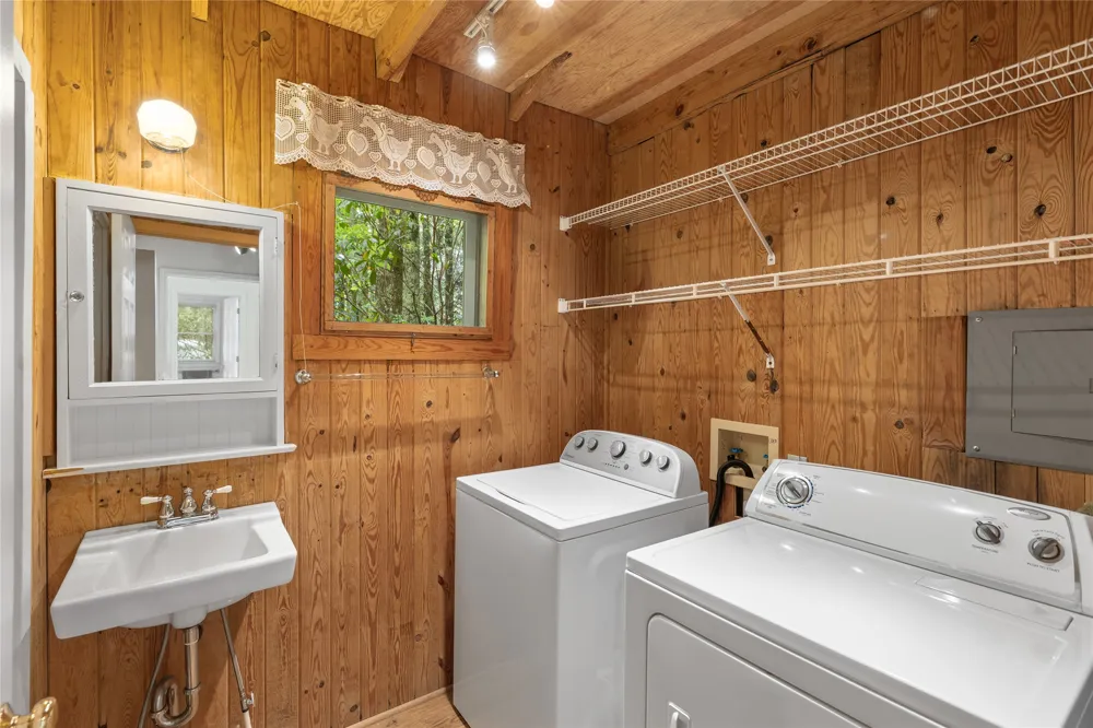477 Lance Road Cashiers, NC 28717