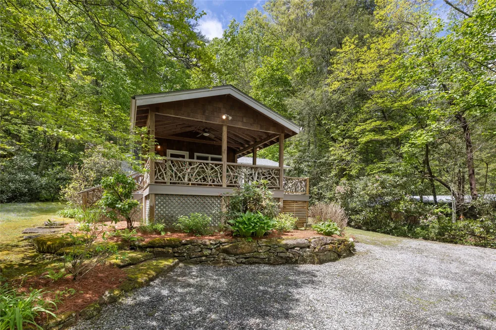 477 Lance Road Cashiers, NC 28717