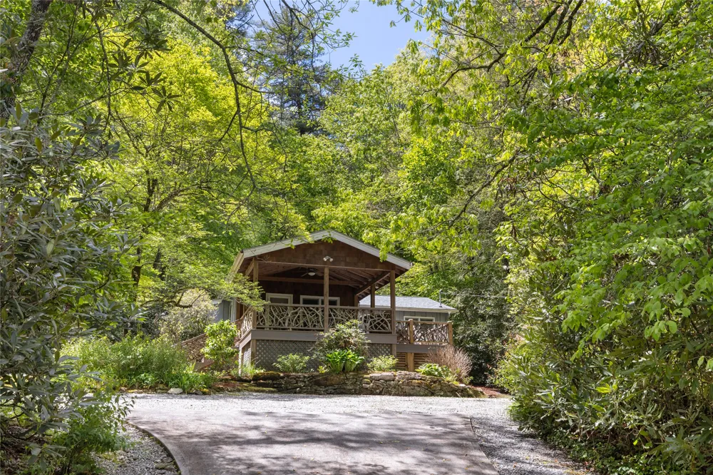 477 Lance Road Cashiers, NC 28717