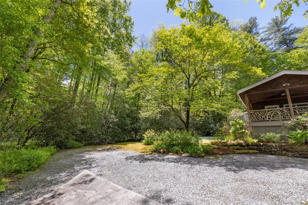 477 Lance Road Cashiers, NC 28717