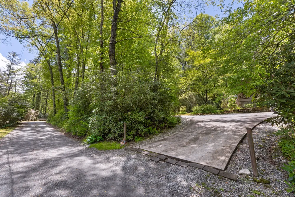 477 Lance Road Cashiers, NC 28717