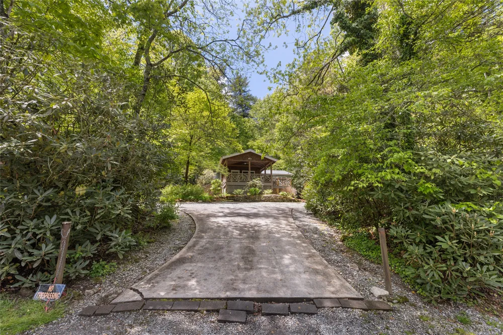 477 Lance Road Cashiers, NC 28717