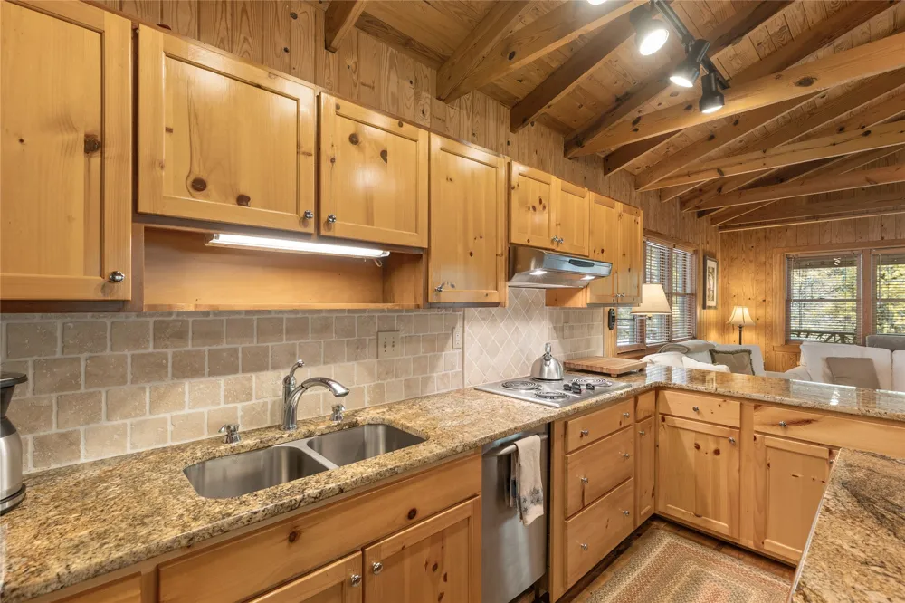 477 Lance Road Cashiers, NC 28717