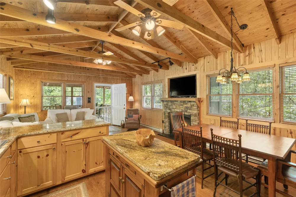 477 Lance Road Cashiers, NC 28717