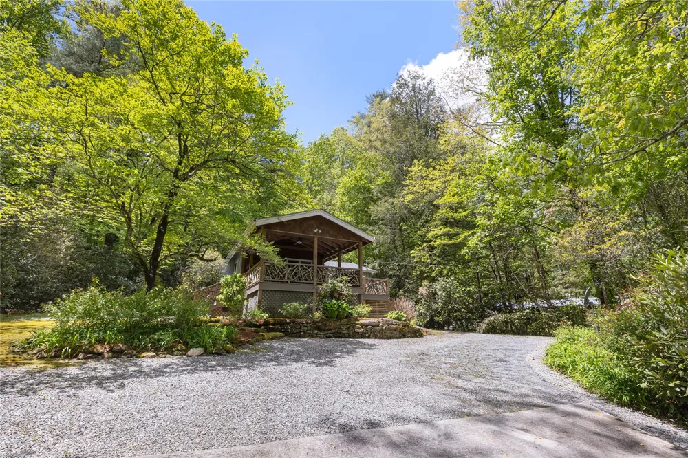 477 Lance Road Cashiers, NC 28717