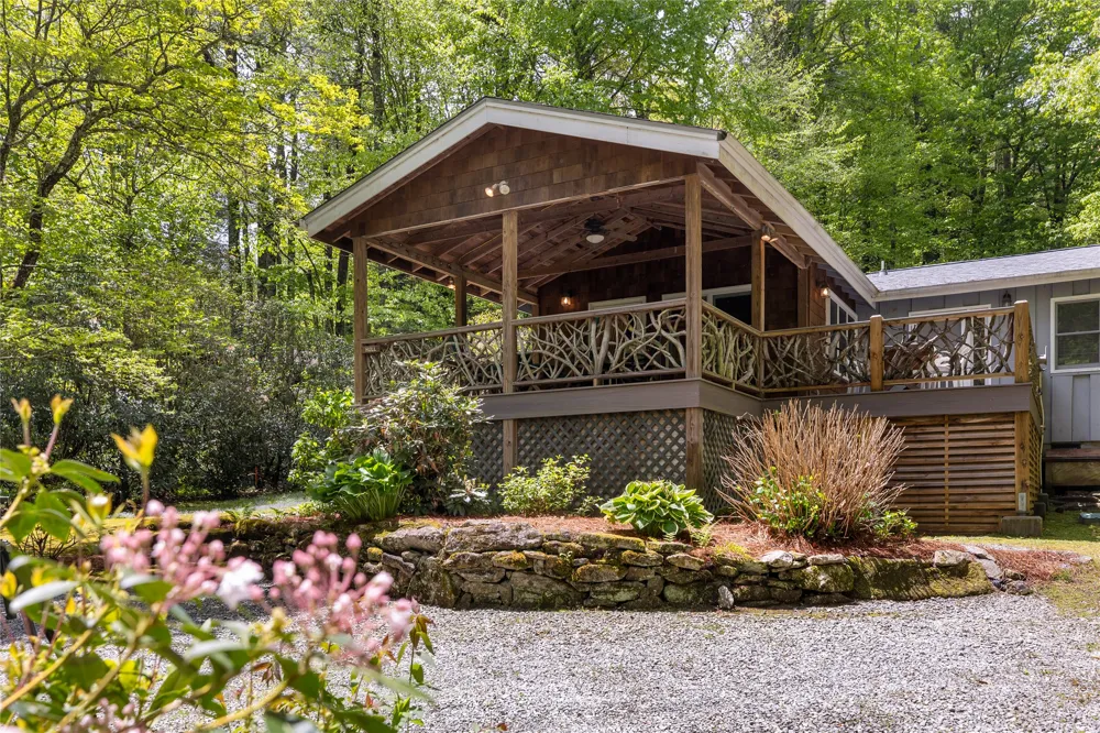 477 Lance Road Cashiers, NC 28717