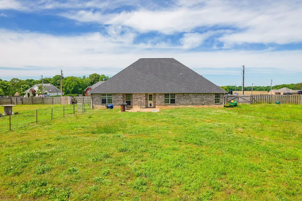 100 Mary Kate Ln Henderson, TN 38340