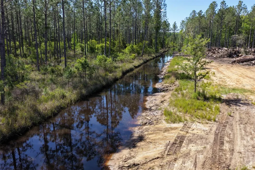 15539 COUNTY RD 305 Bunnell, FL 32110