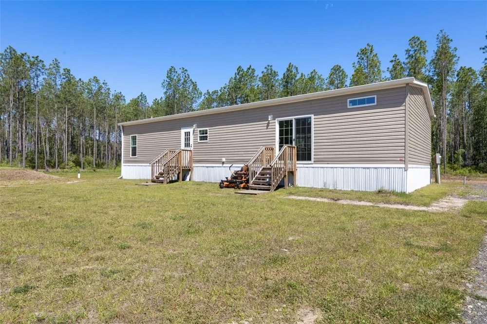 15539 COUNTY RD 305 Bunnell, FL 32110