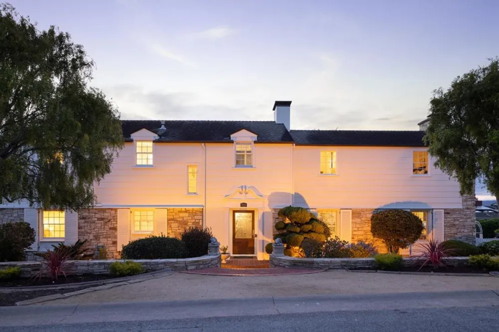 888 Del Monte Boulevard Pacific Grove, CA 93950