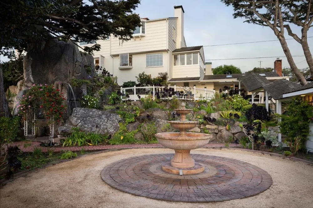 888 Del Monte Boulevard Pacific Grove, CA 93950