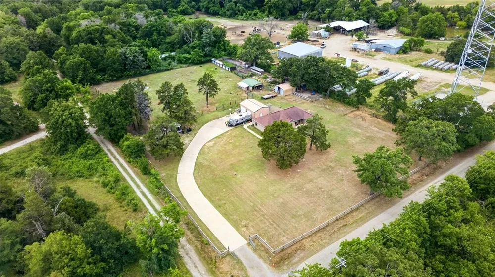 16001 County Road 4052 Kemp, TX 75143