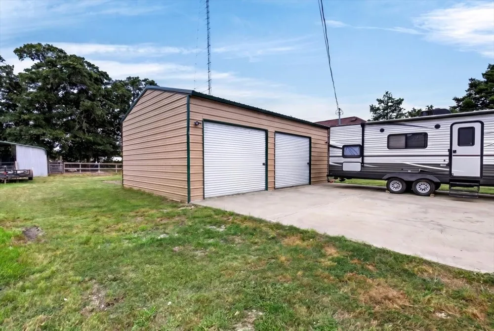 16001 County Road 4052 Kemp, TX 75143