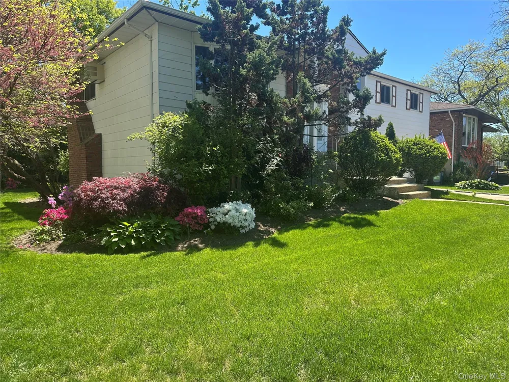 776 Bunker Road North Woodmere, NY 11581