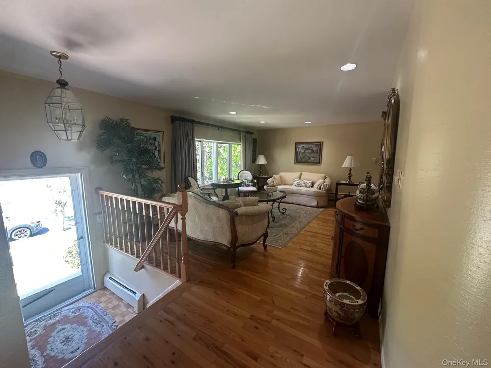 776 Bunker Road North Woodmere, NY 11581