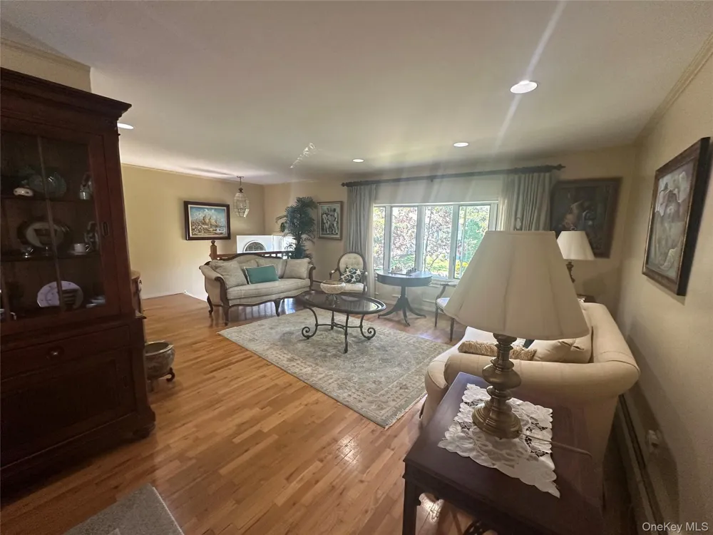 776 Bunker Road North Woodmere, NY 11581